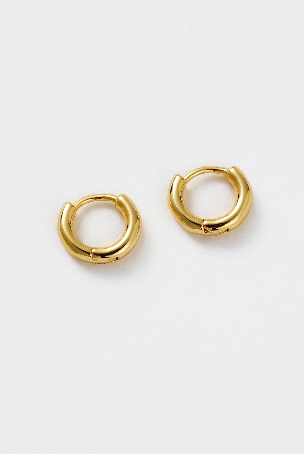 Kendall Huggie Earrings Small - Gold
