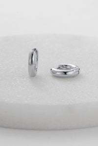 Kendall Huggie Earrings Small - Silver