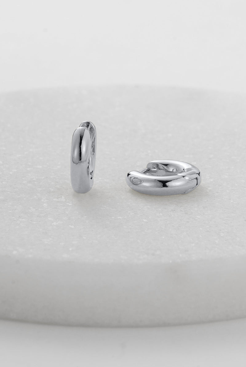 Kendall Huggie Earrings Small - Silver