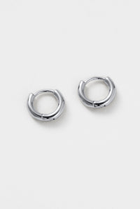 Kendall Huggie Earrings Small - Silver