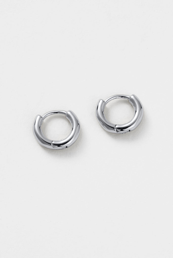 Kendall Huggie Earrings Small - Silver