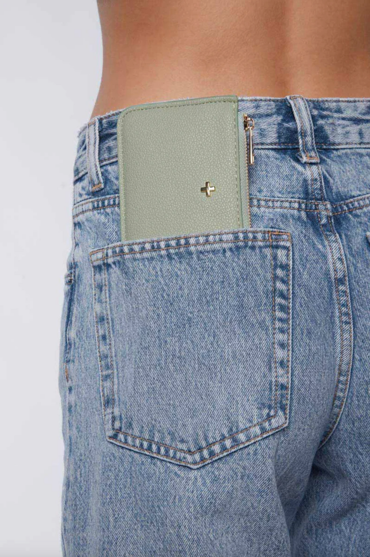 the fitz card holder by peta and jain is a modern vegan fashion accessory