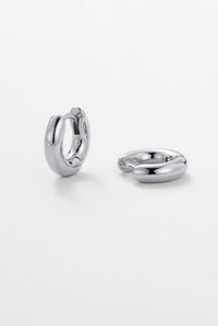 Kendall Huggie Earrings Small - Silver