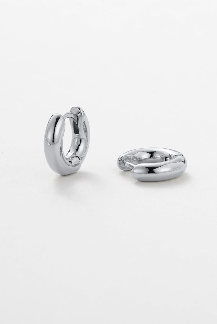 Kendall Huggie Earrings Small - Silver