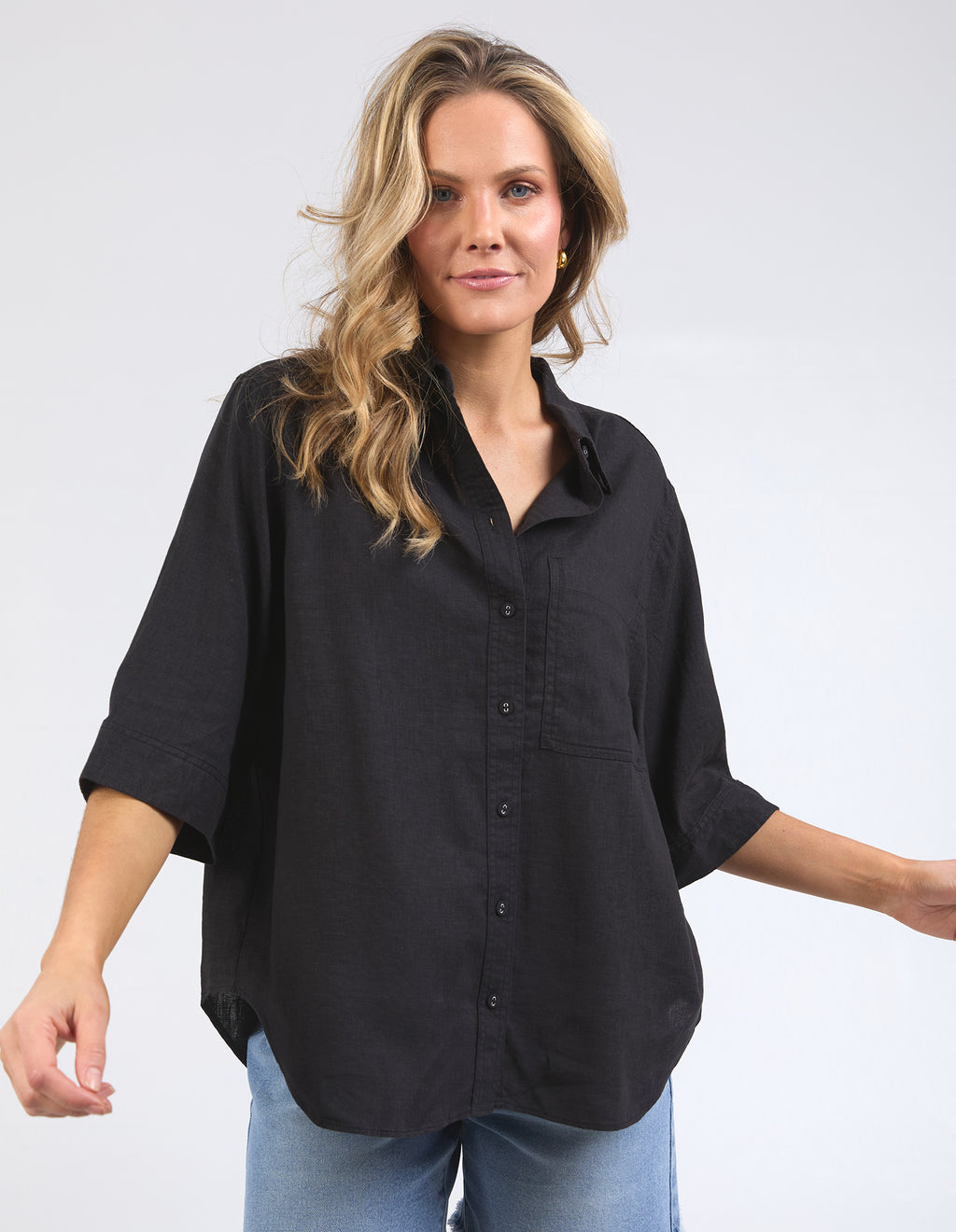 the leah shirt by foxwood is a linen blend flowing elegant black button up shirt